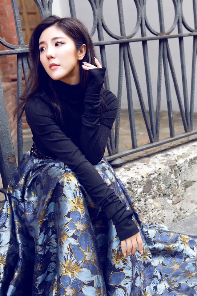 三草两木胶原蛋白&赵奕欢异国首秀